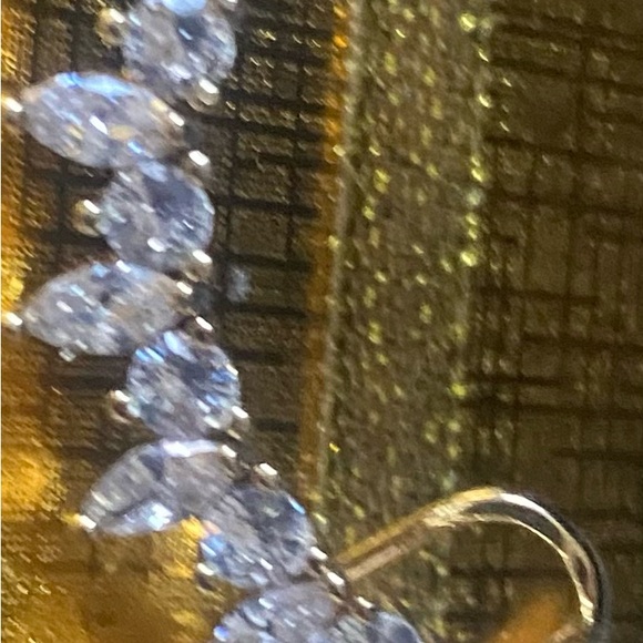 Earring - Picture 3 of 3